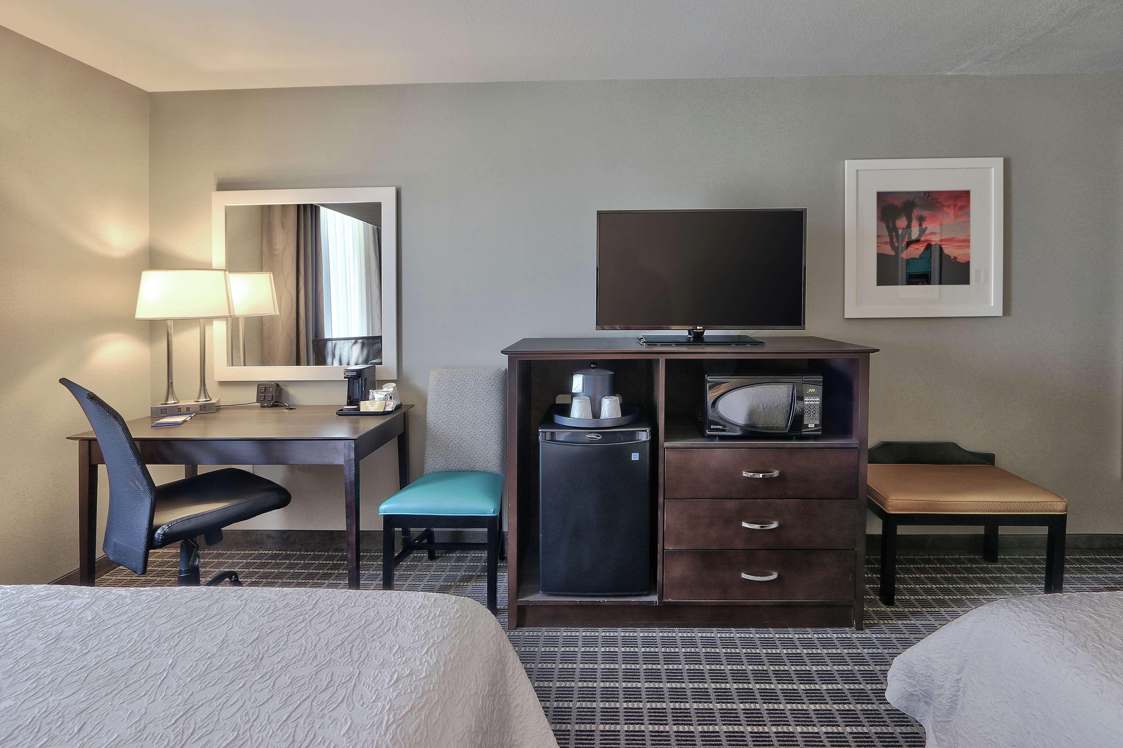 Hampton Inn & Suites Albuquerque Airport Exterior foto